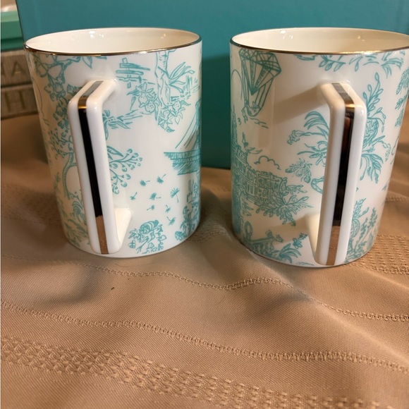 LANDMARK EXCLUSIVE TIFFANY AND CO BONE CHINA TOILE MUGS - Picture 4 of 6